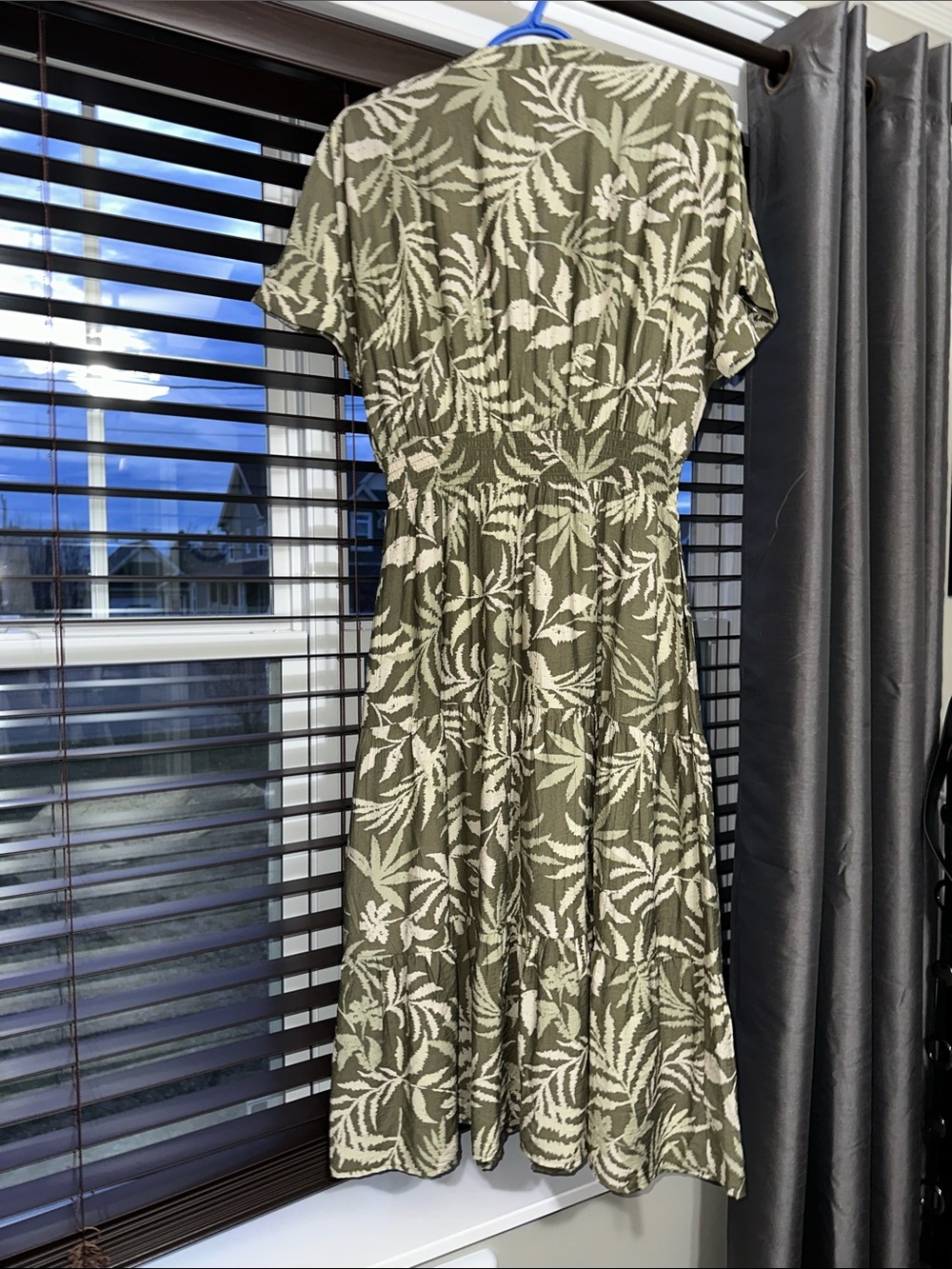 Sz 6/Med⭐️NWT APRICOT Olive/Khaki Botanical Print Dress Waist Up to 17”  PTP 20”